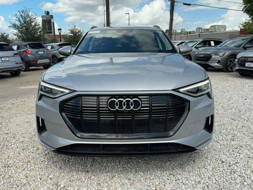 2022 Audi e-tron Premium