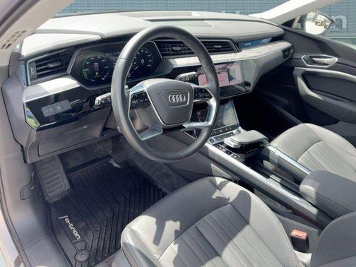 2022 Audi e-tron Premium