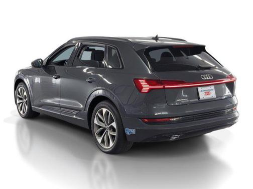 2021 Audi e-tron Premium Plus