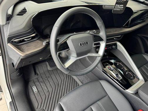 2025 Audi Q5 Premium Plus TFSI quattro S tronic