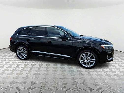 2025 Audi Q7 55 Premium Plus
