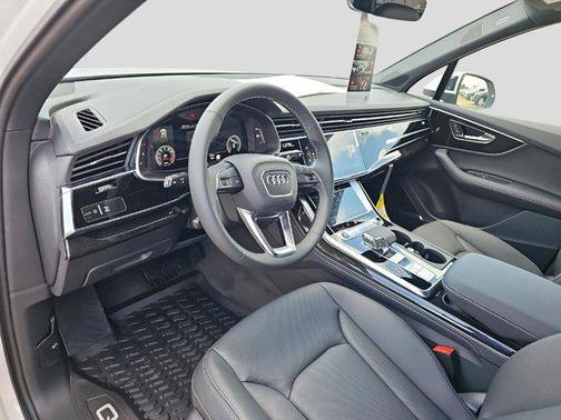 2025 Audi Q7 55 Premium Plus