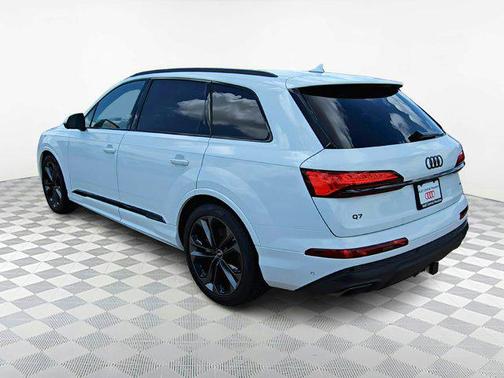 2025 Audi Q7 55 Premium Plus