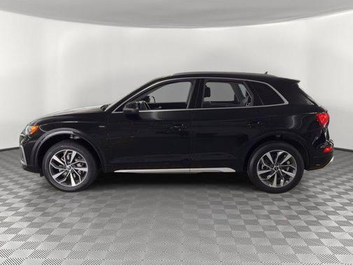 Mythos Black Metallic 2023 Audi Q5 45 S line Premium Plus