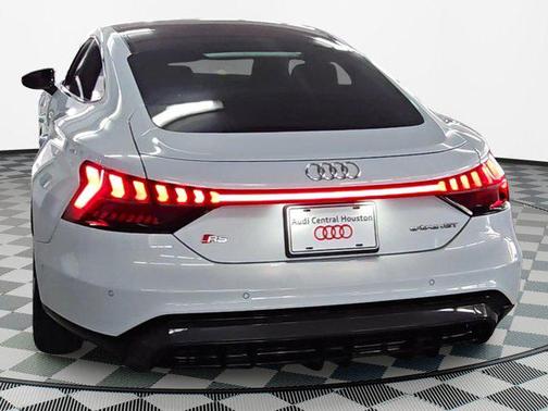 2022 Audi RS e-tron GT quattro