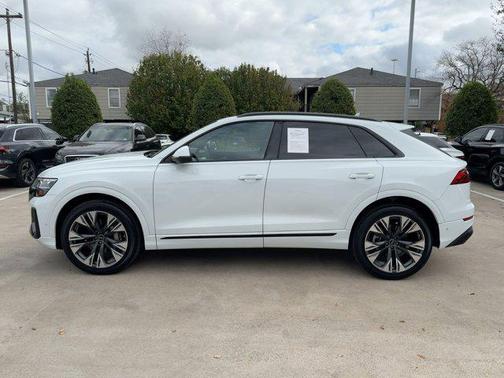 2025 Audi Q8 55 Premium