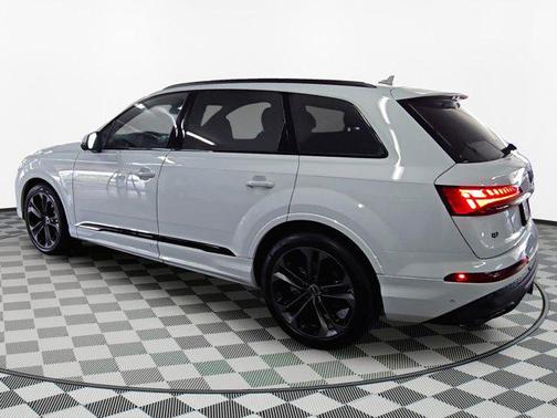 2025 Audi Q7 55 Premium Plus