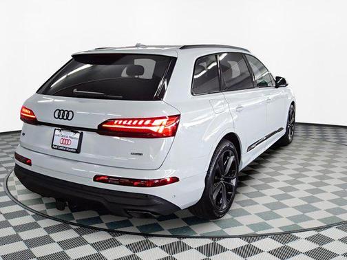 2025 Audi Q7 55 Premium Plus
