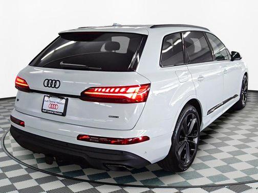 2025 Audi Q7 55 Premium Plus