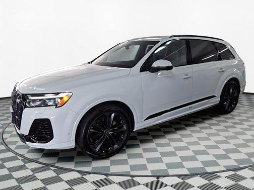 2025 Audi Q7 55 Premium Plus
