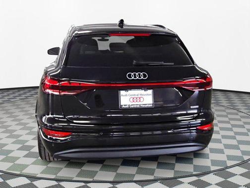 2025 Audi Q6 e-tron Prestige quattro