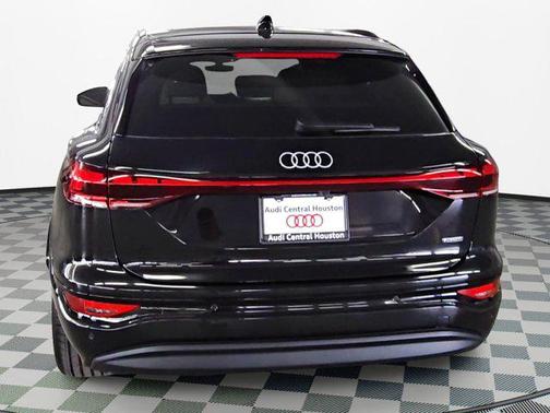 2025 Audi Q6 e-tron Prestige quattro
