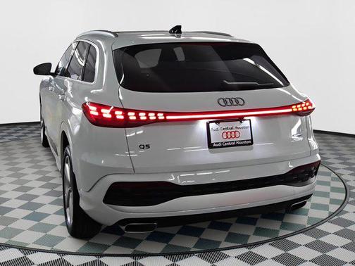 2025 Audi Q5 Premium Plus