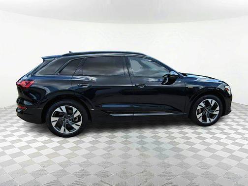 2021 Audi e-tron Premium