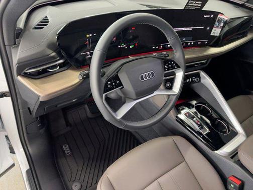 2025 Audi Q5 Premium TFSI quattro S tronic