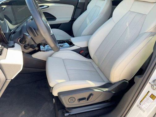 2025 Audi Q6 e-tron Premium Plus quattro