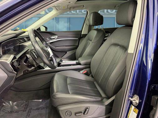 2022 Audi e-tron Premium