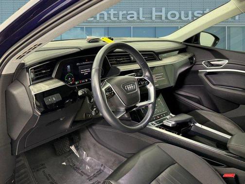 2022 Audi e-tron Premium