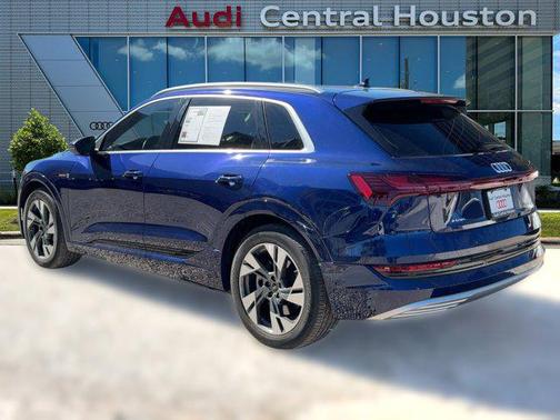 2022 Audi e-tron Premium