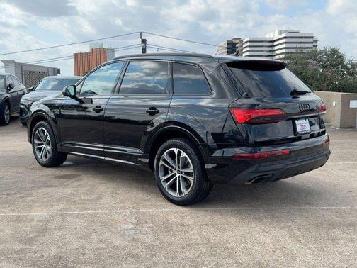 2026 Audi Q7 45 Premium