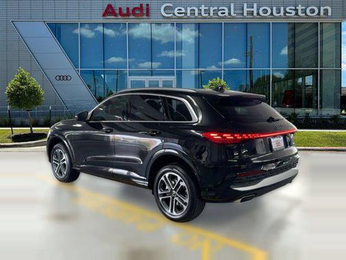 2025 Audi Q5 Premium TFSI quattro S tronic