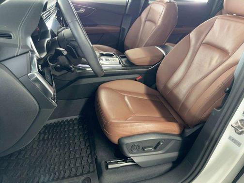 2023 Audi Q7 45 Premium