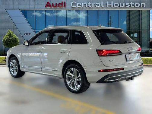 2023 Audi Q7 45 Premium