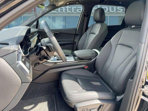 2025 Audi Q7 45 Premium Plus