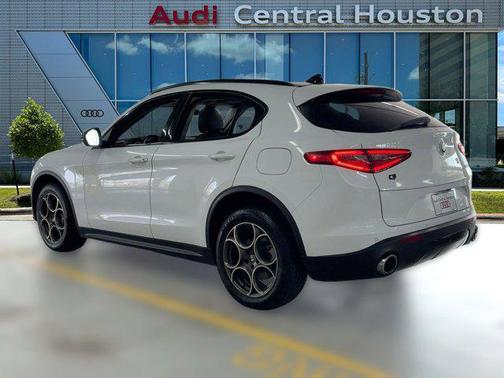 2021 Alfa Romeo Stelvio Base