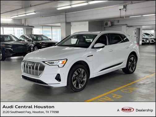 2022 Audi e-tron Premium Plus