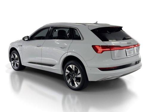 2022 Audi e-tron Premium Plus