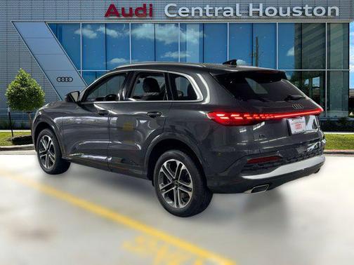 2025 Audi Q5 Premium TFSI quattro S tronic