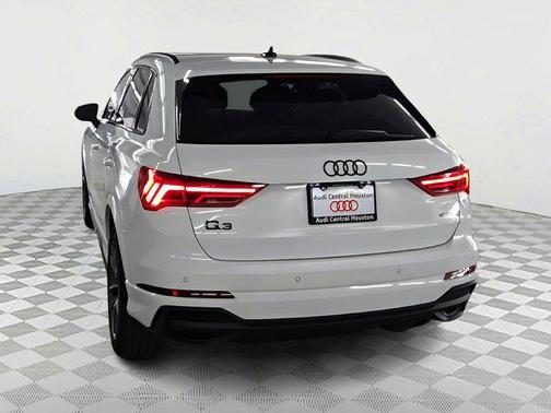 2025 Audi Q3 Premium 45 TFSI S line quattro Tiptronic