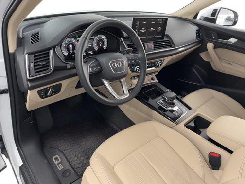 2024 Audi Q5 40 Premium Plus