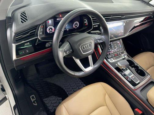 2025 Audi Q7 45 Premium