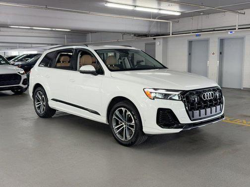 2025 Audi Q7 45 Premium