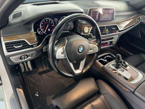 2019 BMW 740 740i