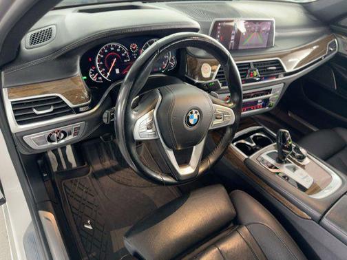 2019 BMW 740 740i