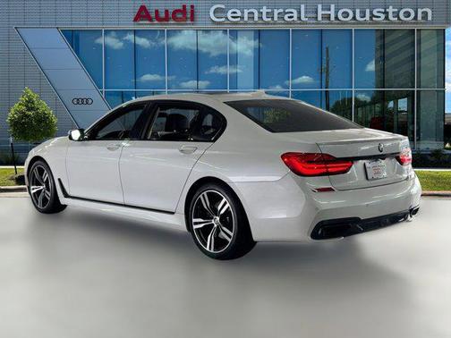 2019 BMW 740 740i