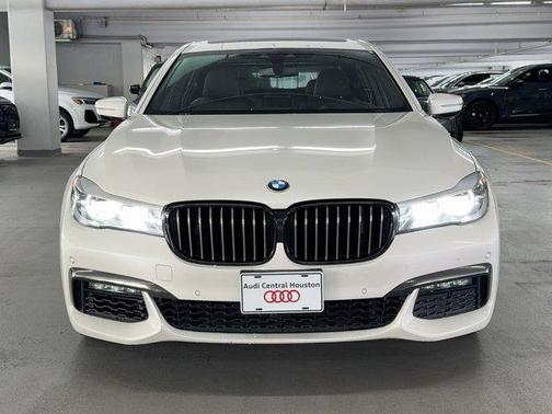 2019 BMW 740 740i