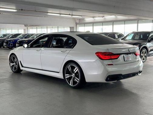 2019 BMW 740 740i