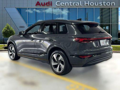 2025 Audi Q6 e-tron Premium Plus quattro