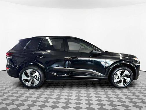 2025 Audi Q6 e-tron Premium Plus quattro