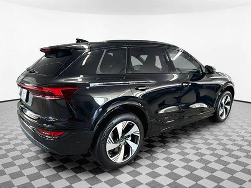 2025 Audi Q6 e-tron Premium Plus quattro