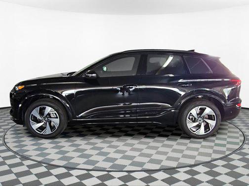 2025 Audi Q6 e-tron Premium quattro
