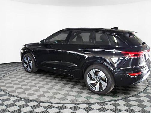 2025 Audi Q6 e-tron Premium quattro