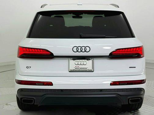 2025 Audi Q7 45 Premium Plus