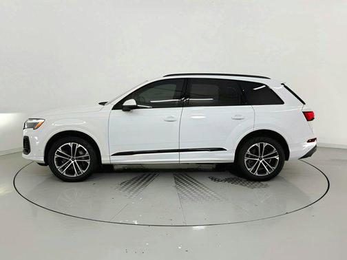 2025 Audi Q7 45 Premium Plus