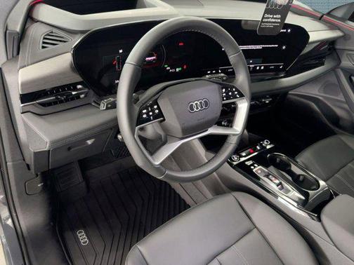 2025 Audi Q6 e-tron Premium Plus quattro