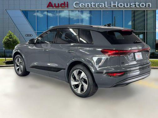 2025 Audi Q6 e-tron Premium Plus quattro